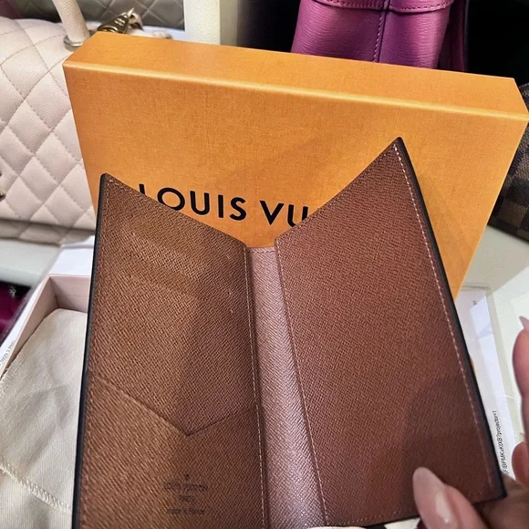 SOLD!Louis Vuitton Monogram Passport wallet! Brand new - Picture 2 of 10
